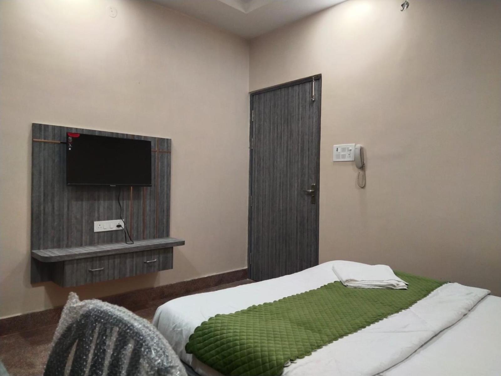 Hotel Utsav Palace Канпур Экстерьер фото