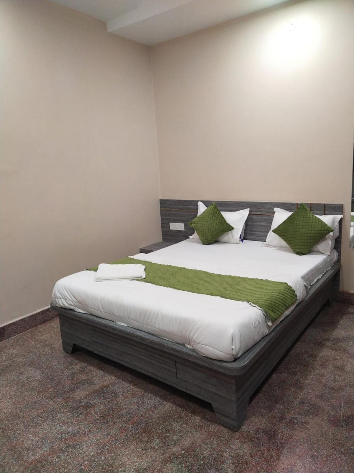 Hotel Utsav Palace Канпур Экстерьер фото