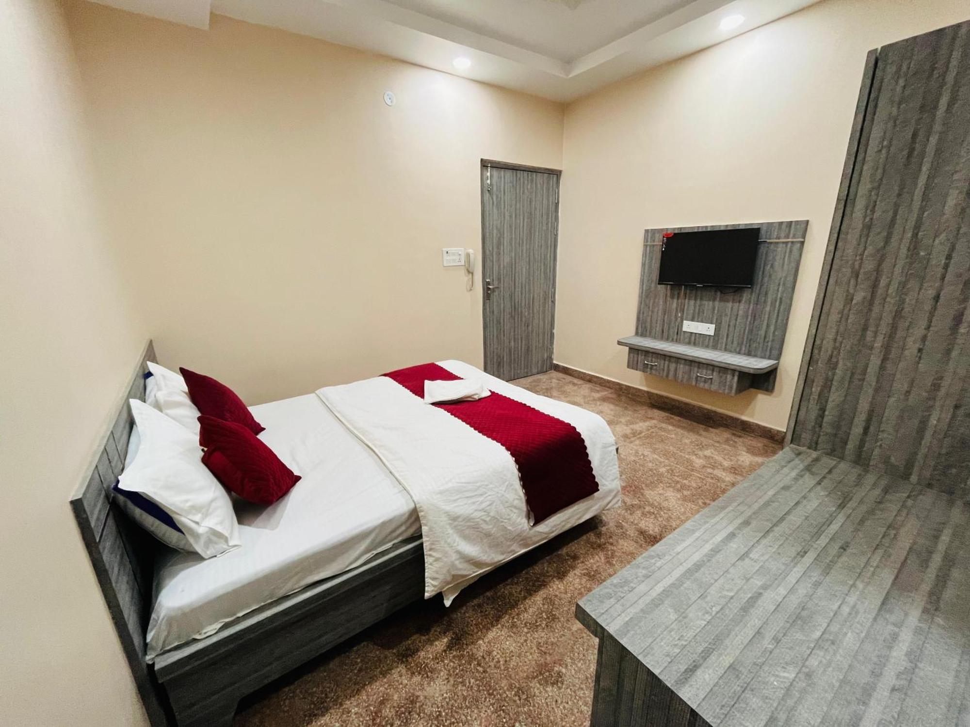 Hotel Utsav Palace Канпур Экстерьер фото