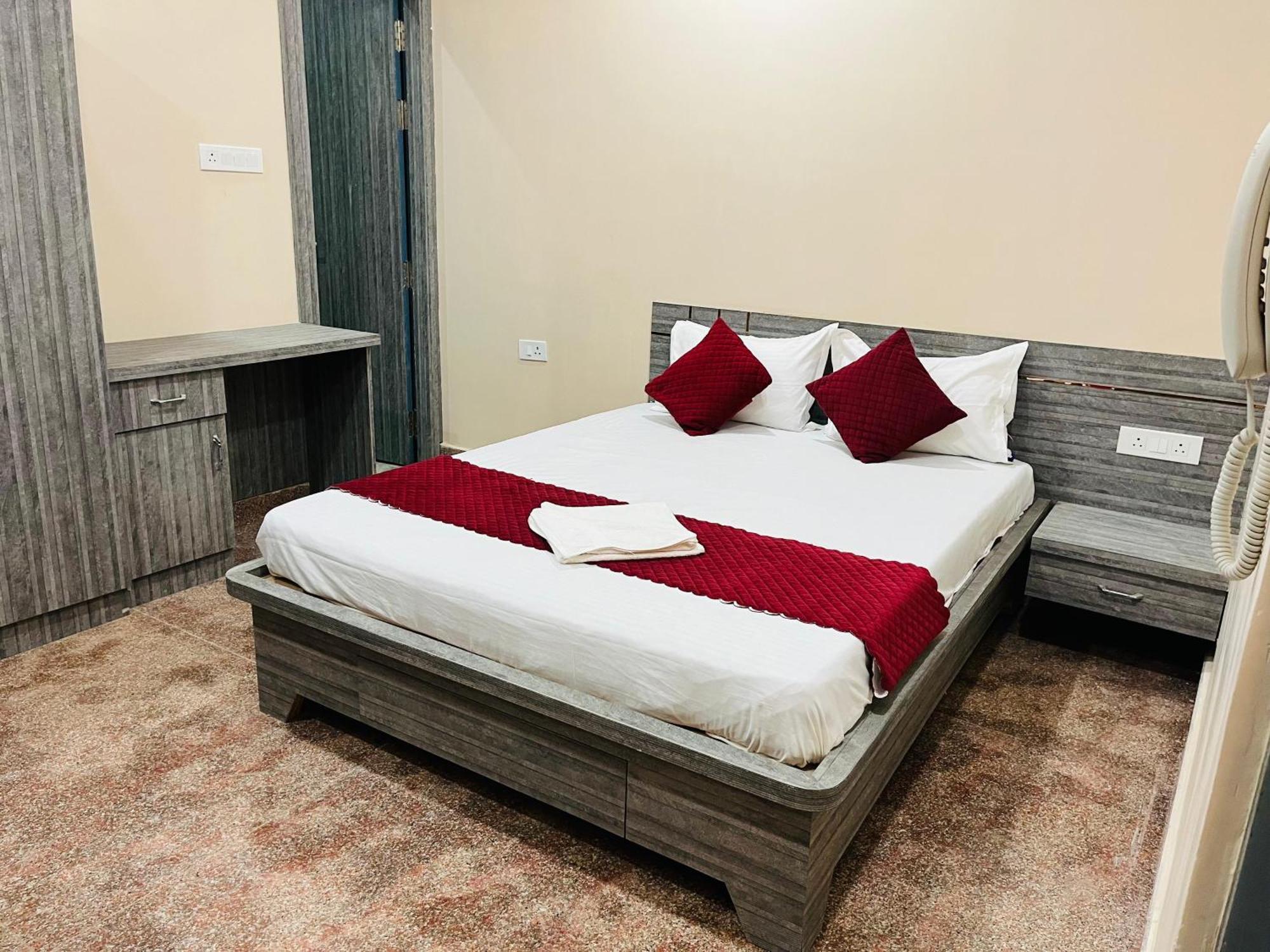Hotel Utsav Palace Канпур Экстерьер фото